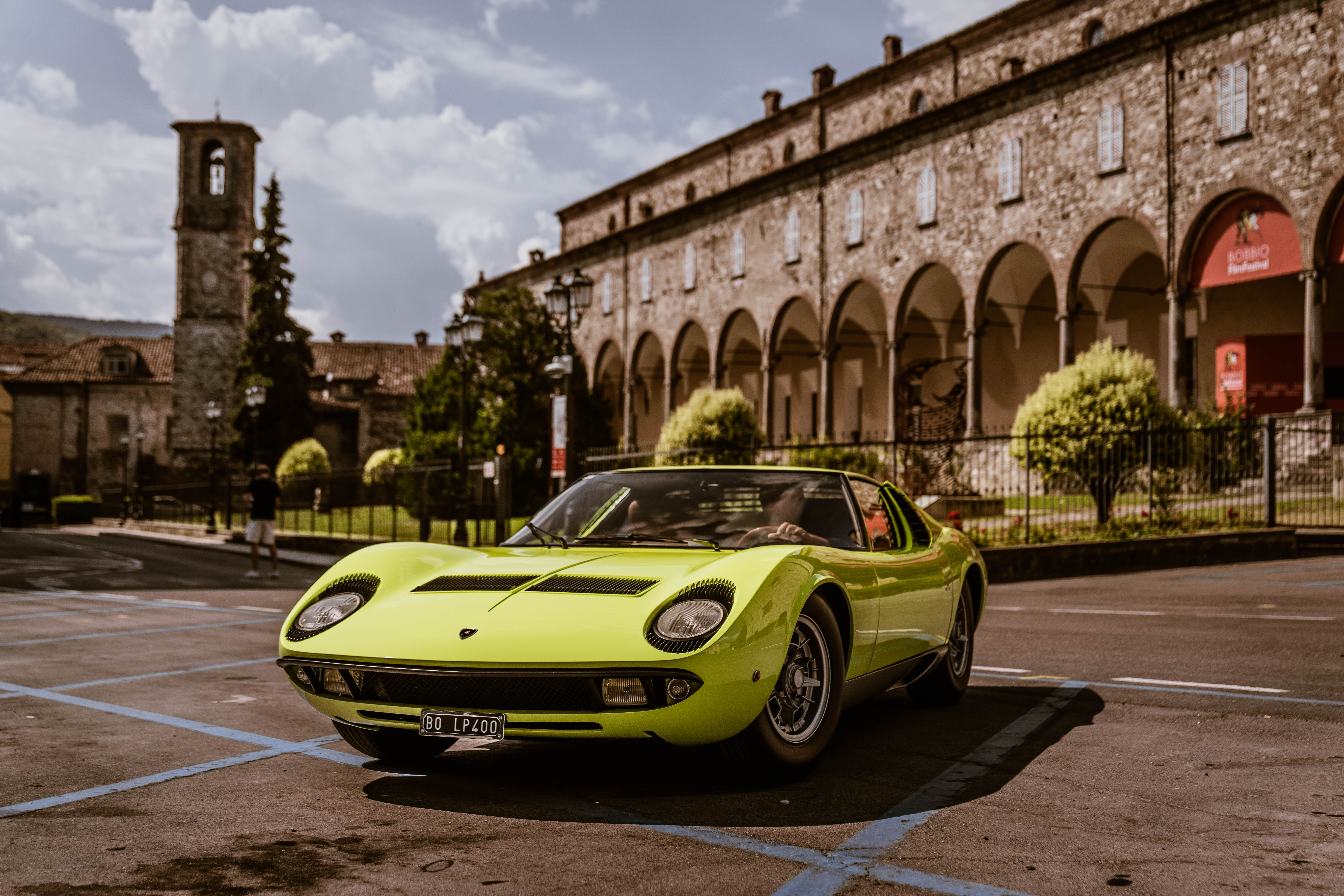  The "Miura": The car that inspired the term ''supercar''